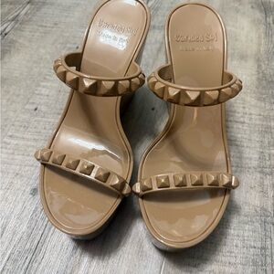 Carmen Sol Women's Tan Studded Sandals